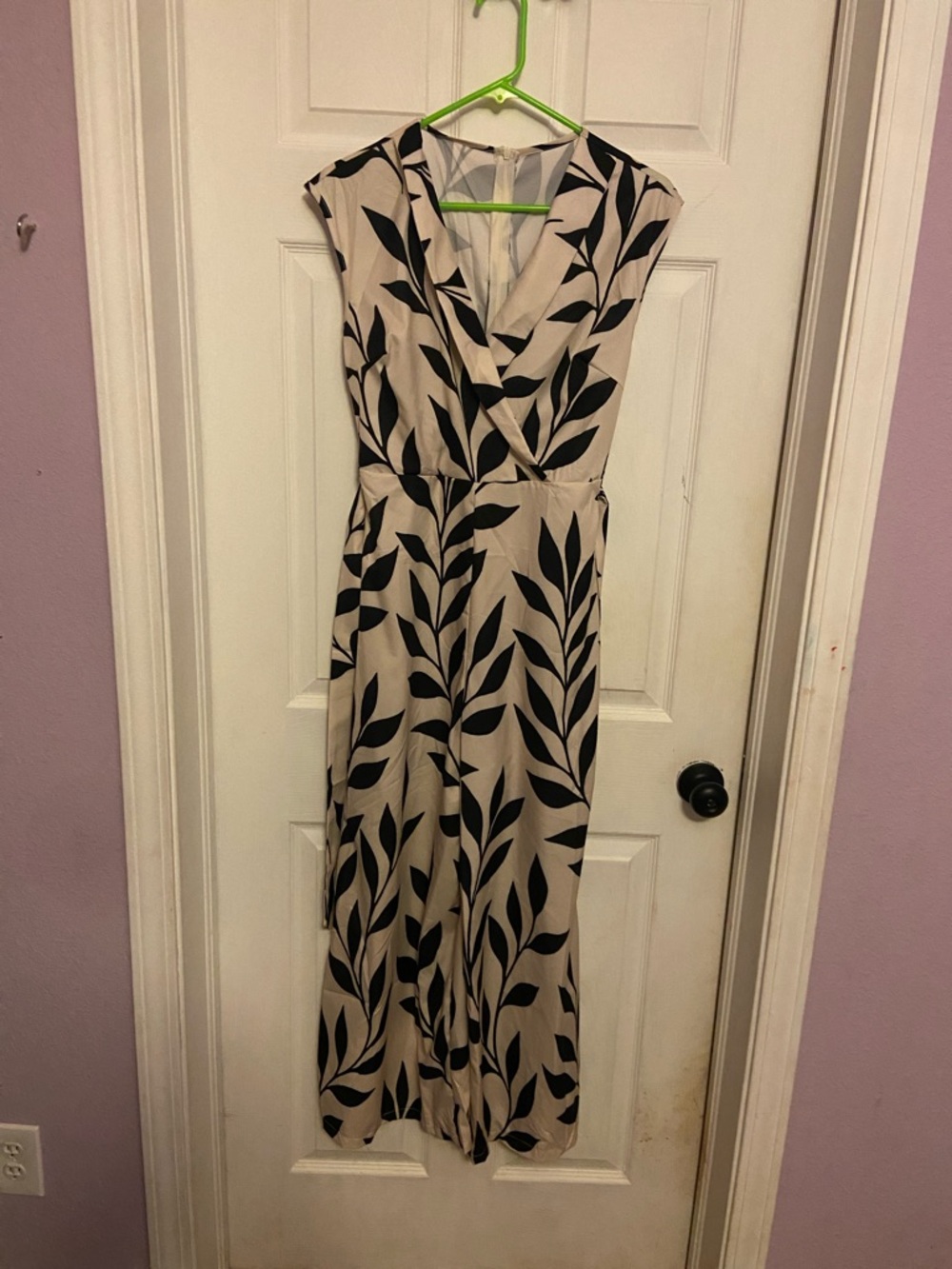 Sleeveless Beige pant suit with Black Leaf